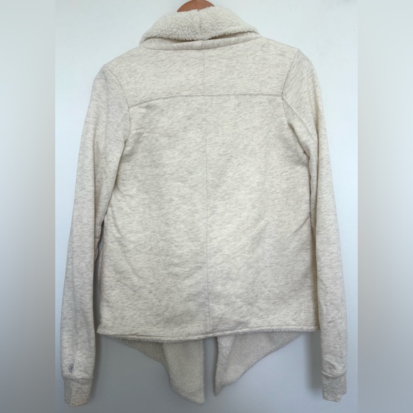 EUC GAIAM Women’s Yoga Faux Fur Sherpa Jacket - Picture 4 of 6